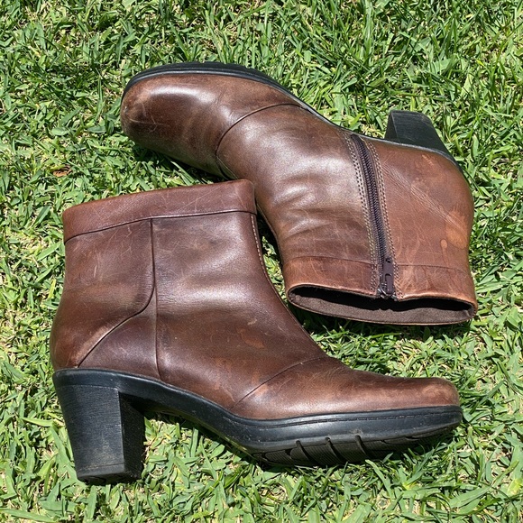 clarks heeled booties